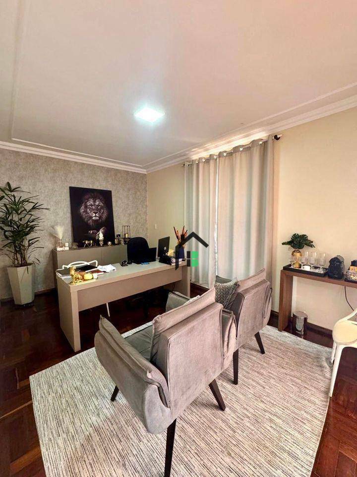 Casa, 4 quartos, 200 m² - Foto 1