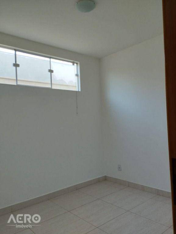 Casa à venda com 2 quartos, 90m² - Foto 8