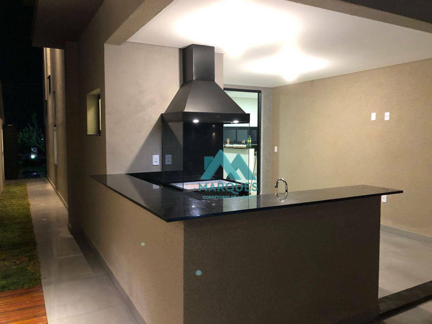 Casa à venda com 3 quartos, 180m² - Foto 1