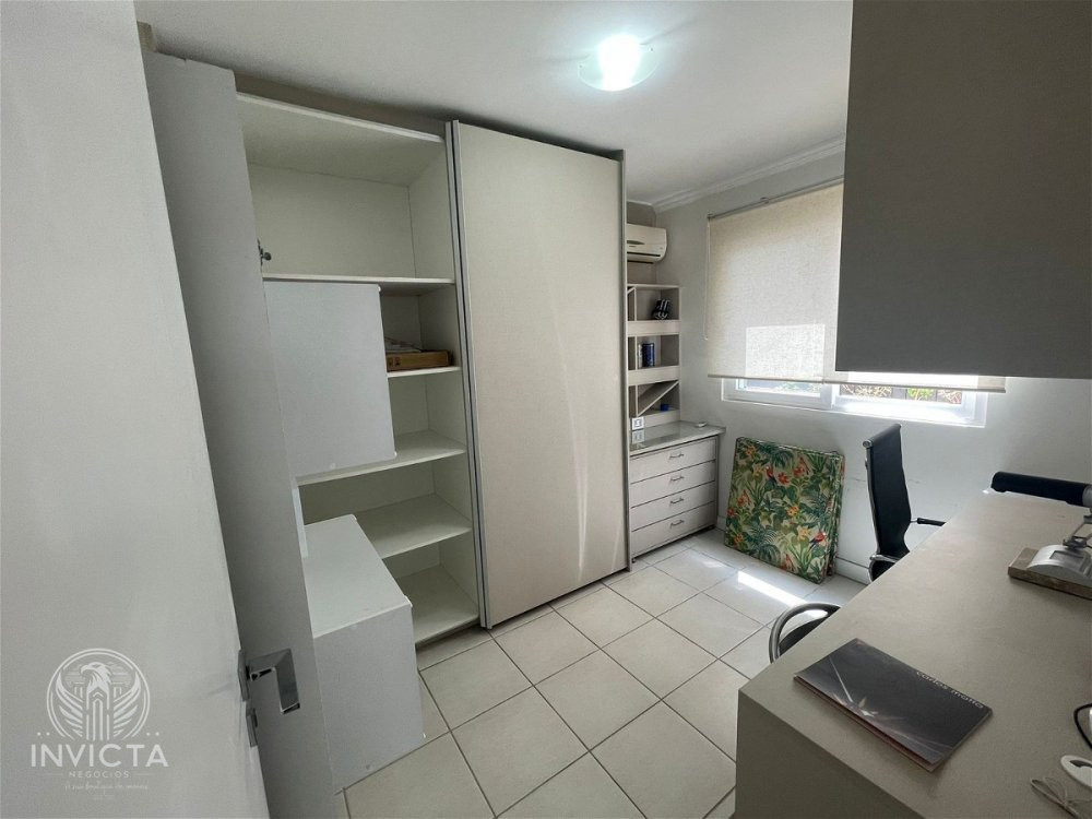 Apartamento à venda com 3 quartos, 226m² - Foto 12