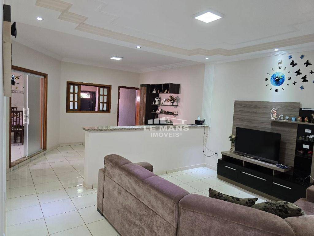 Casa, 3 quartos, 157 m² - Foto 1