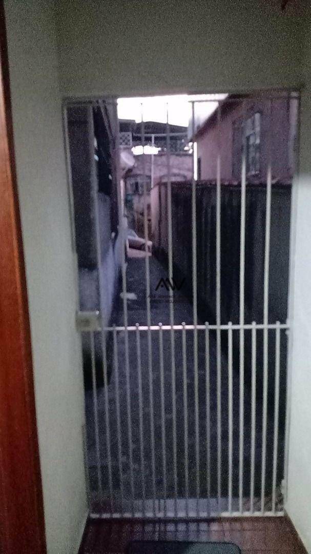 Casa à venda com 2 quartos, 110m² - Foto 2