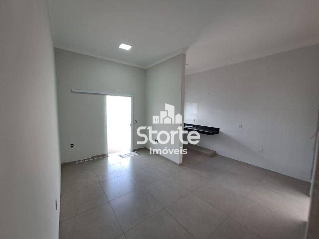 Casa à venda com 3 quartos, 80m² - Foto 2