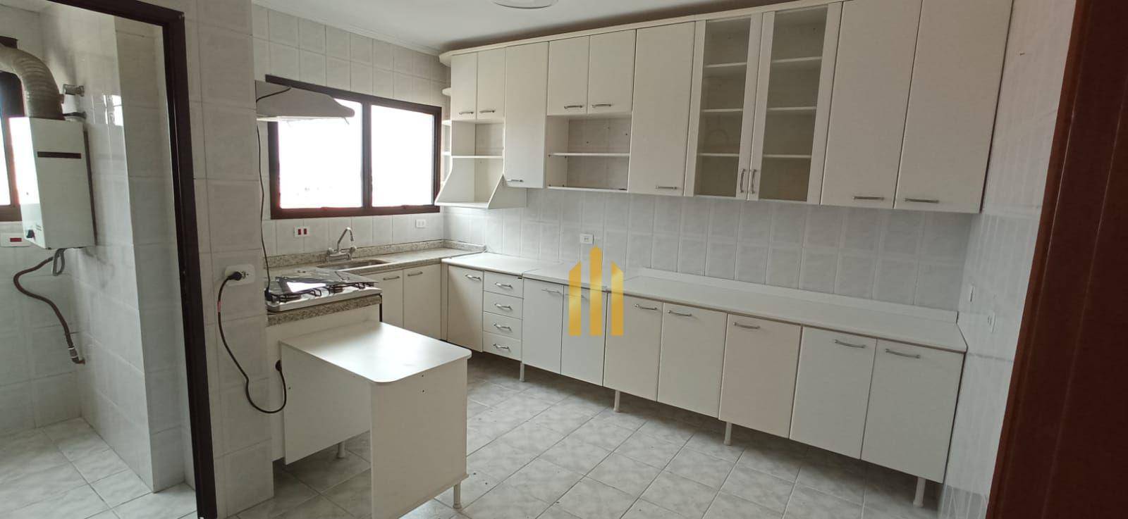 Apartamento à venda e aluguel com 3 quartos, 125m² - Foto 4