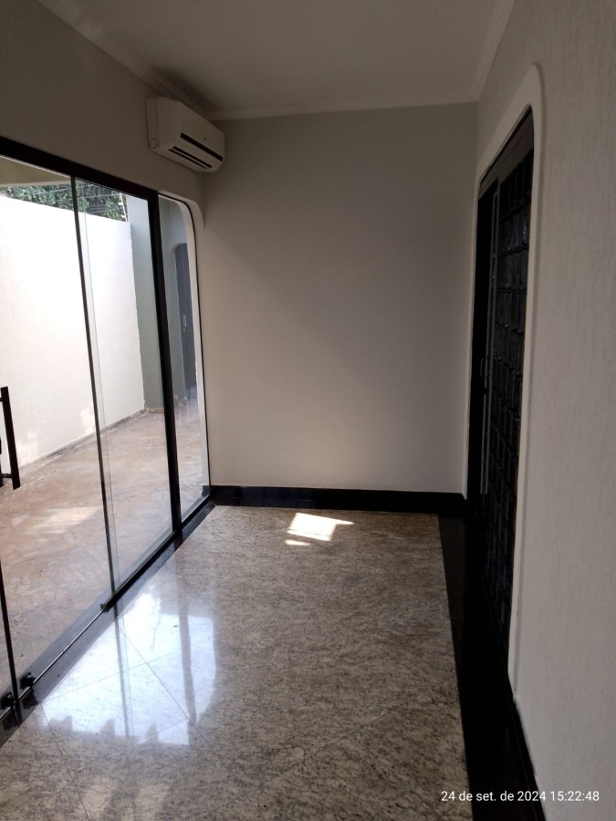 Casa à venda com 3 quartos, 300m² - Foto 2