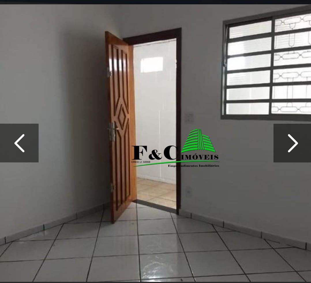 Casa à venda com 2 quartos, 125m² - Foto 1