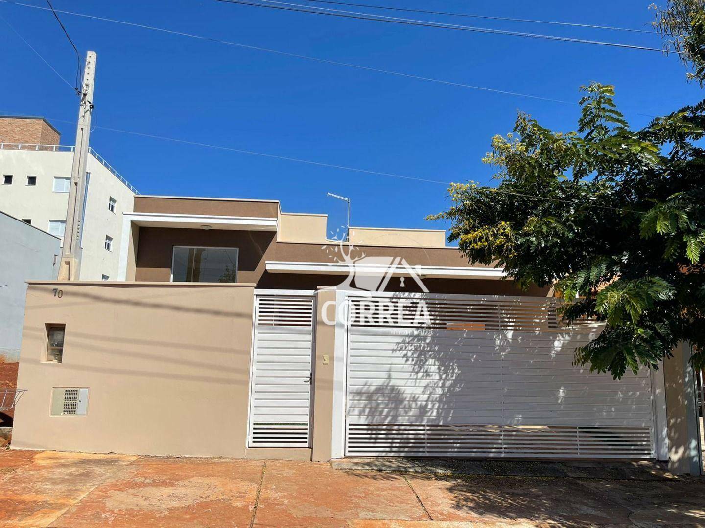 Casa à venda com 4 quartos, 150m² - Foto 1