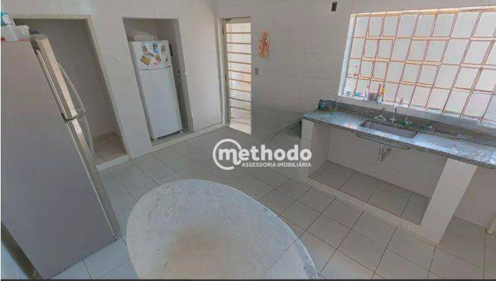 Casa à venda com 3 quartos, 220m² - Foto 17