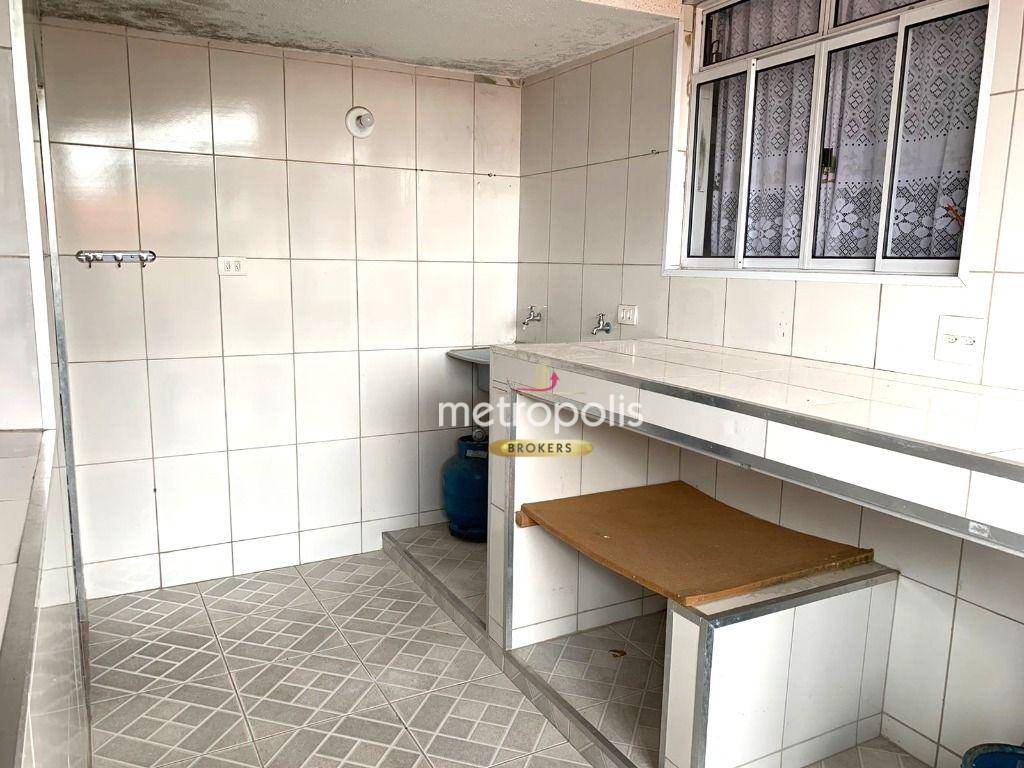Casa para alugar com 2 quartos, 70m² - Foto 12