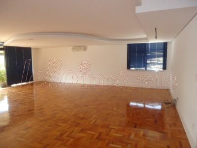 Apartamento para alugar com 4 quartos, 300m² - Foto 2