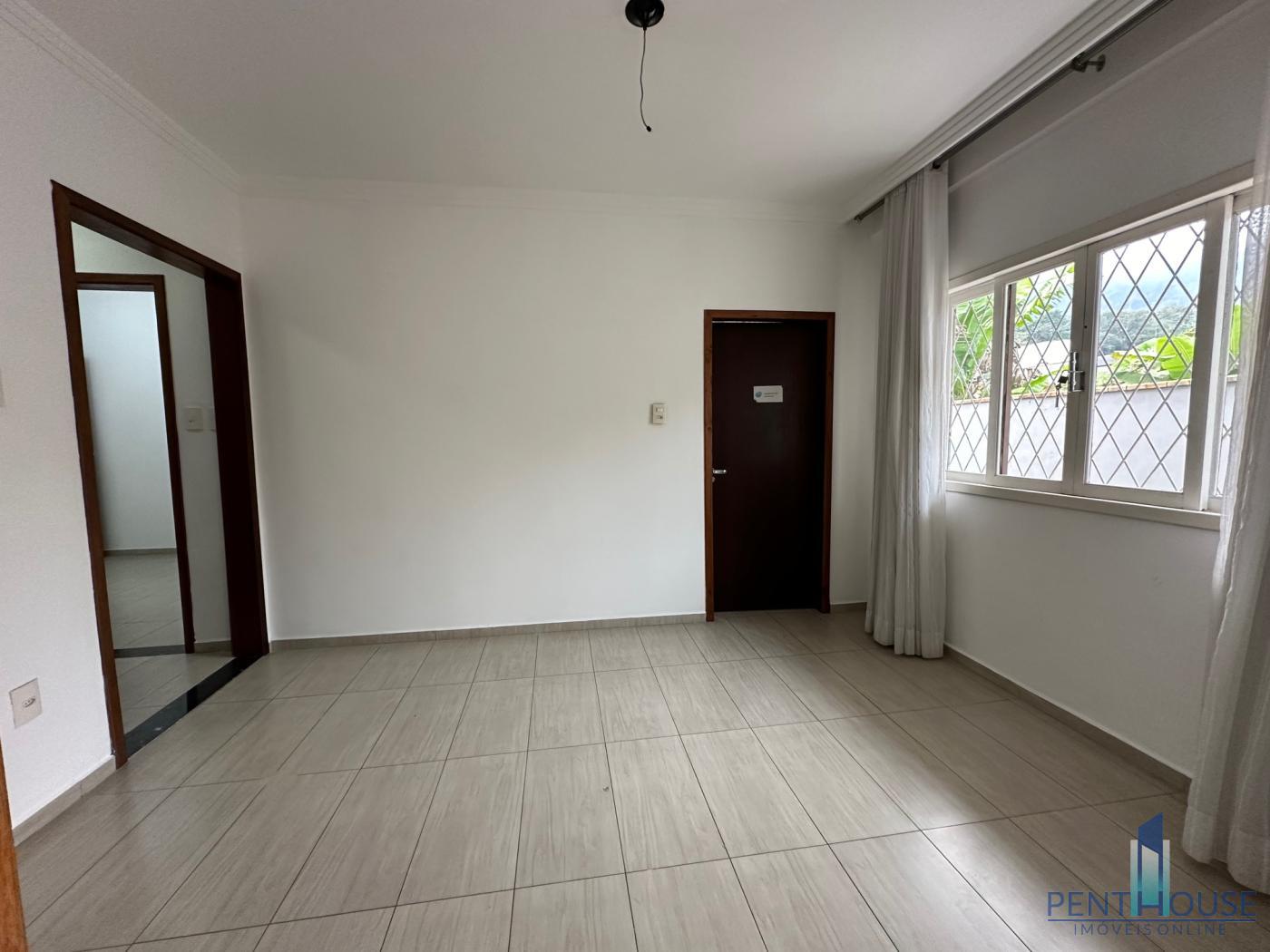 Casa à venda com 4 quartos, 202m² - Foto 4