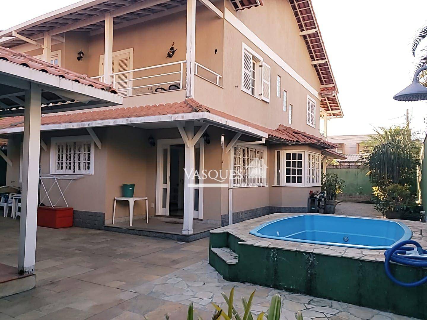 Casa à venda com 4 quartos, 276m² - Foto 1