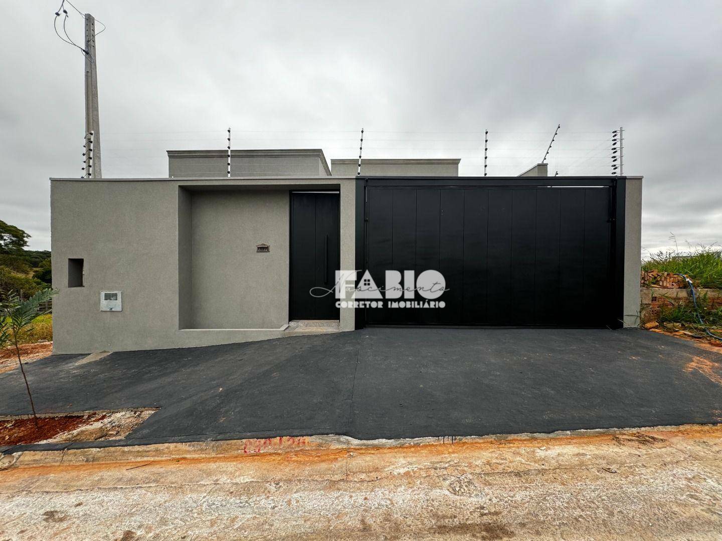 Casa à venda com 3 quartos, 121m² - Foto 1