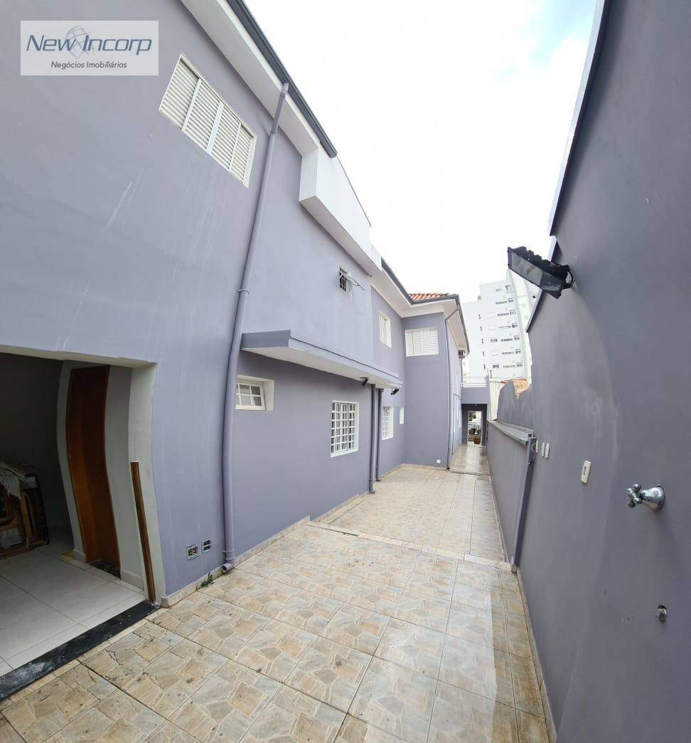 Casa à venda com 4 quartos, 200m² - Foto 1