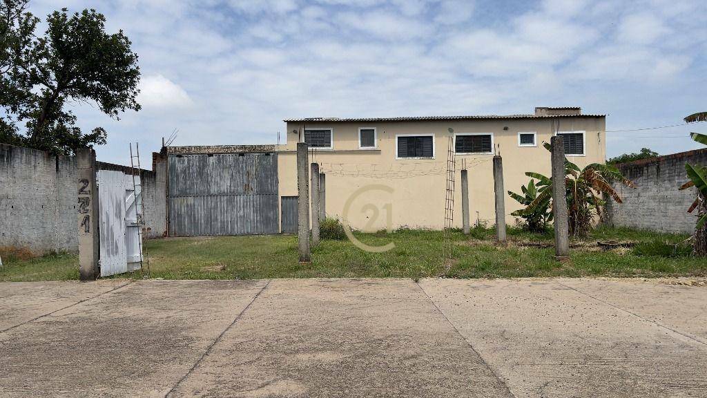 Casa para alugar com 3 quartos, 421m² - Foto 1
