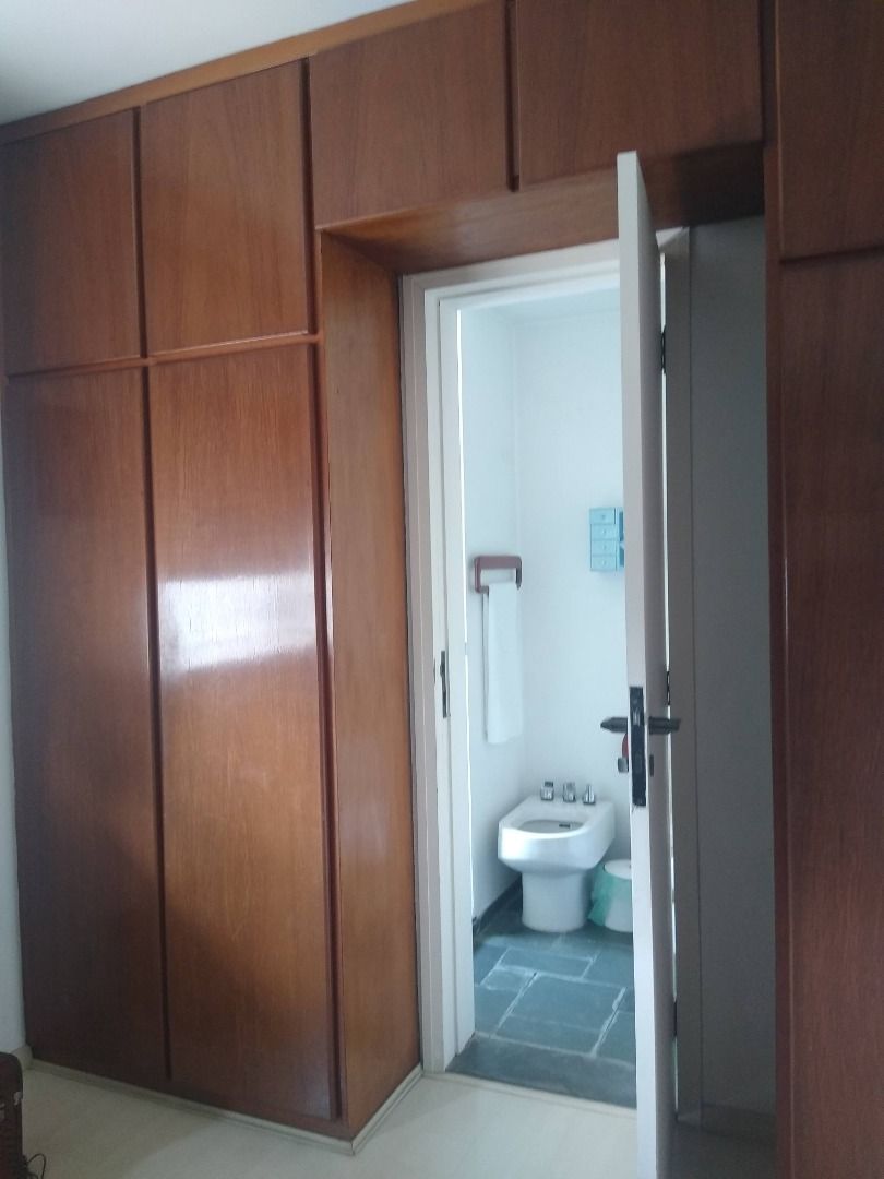 Apartamento à venda com 3 quartos, 211m² - Foto 35