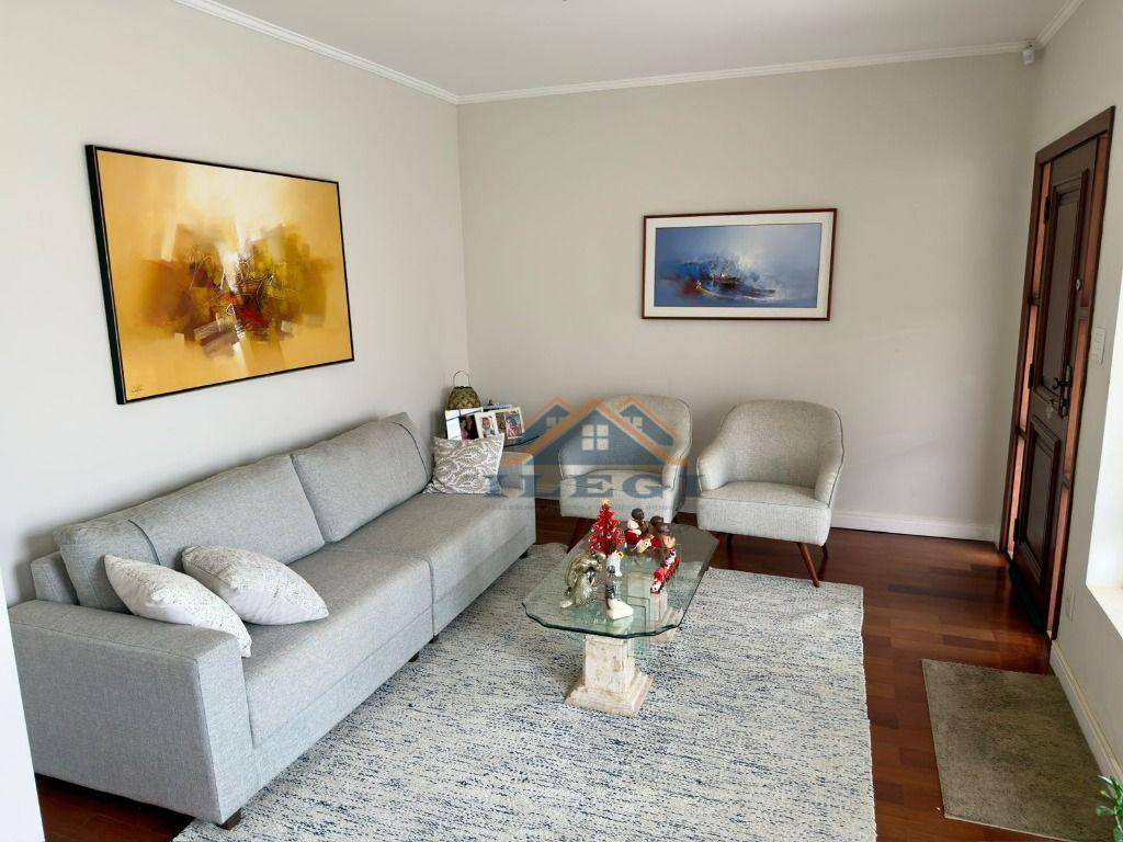 Casa, 4 quartos, 249 m² - Foto 1