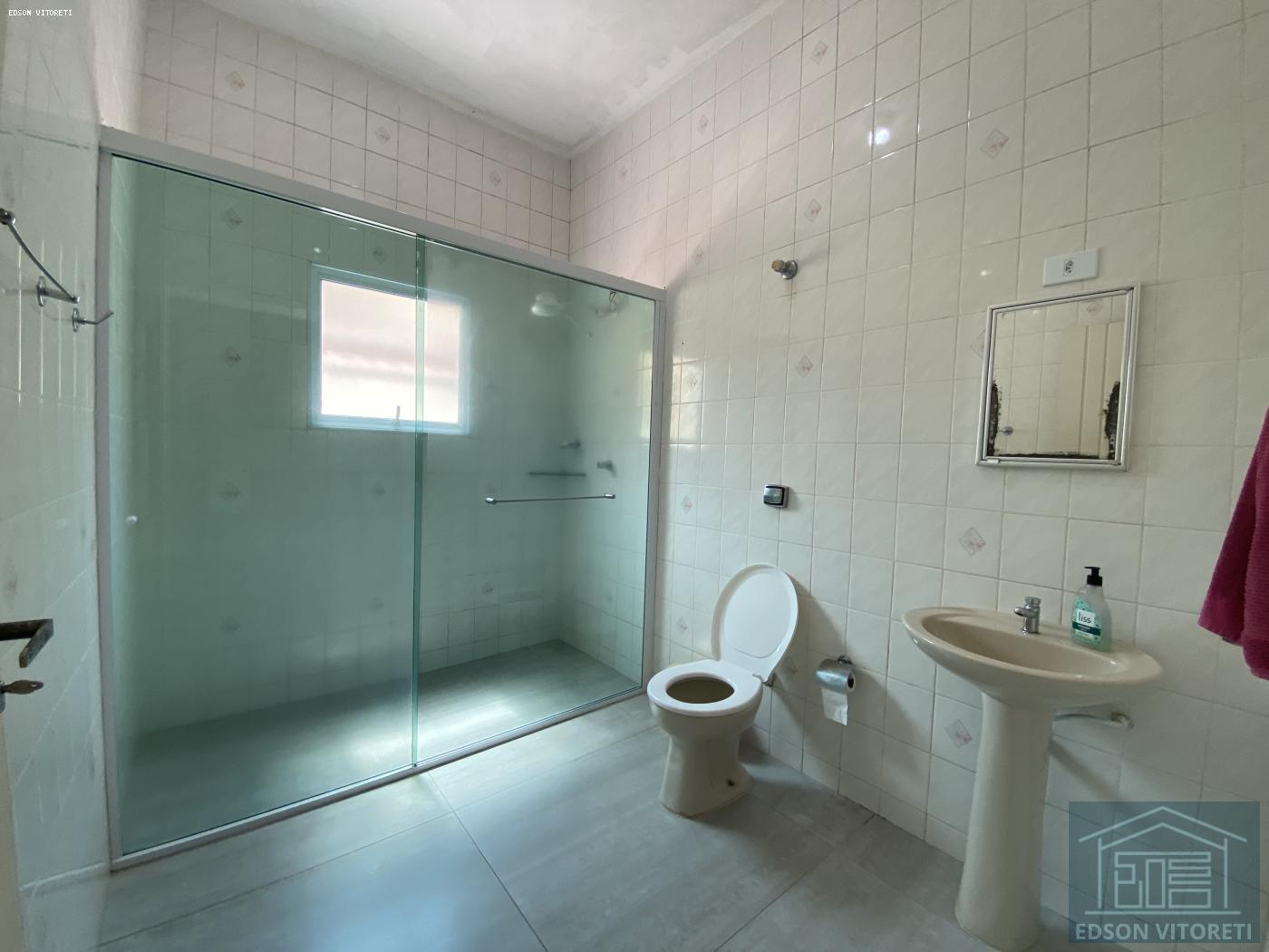 Casa para alugar com 3 quartos, 200m² - Foto 15