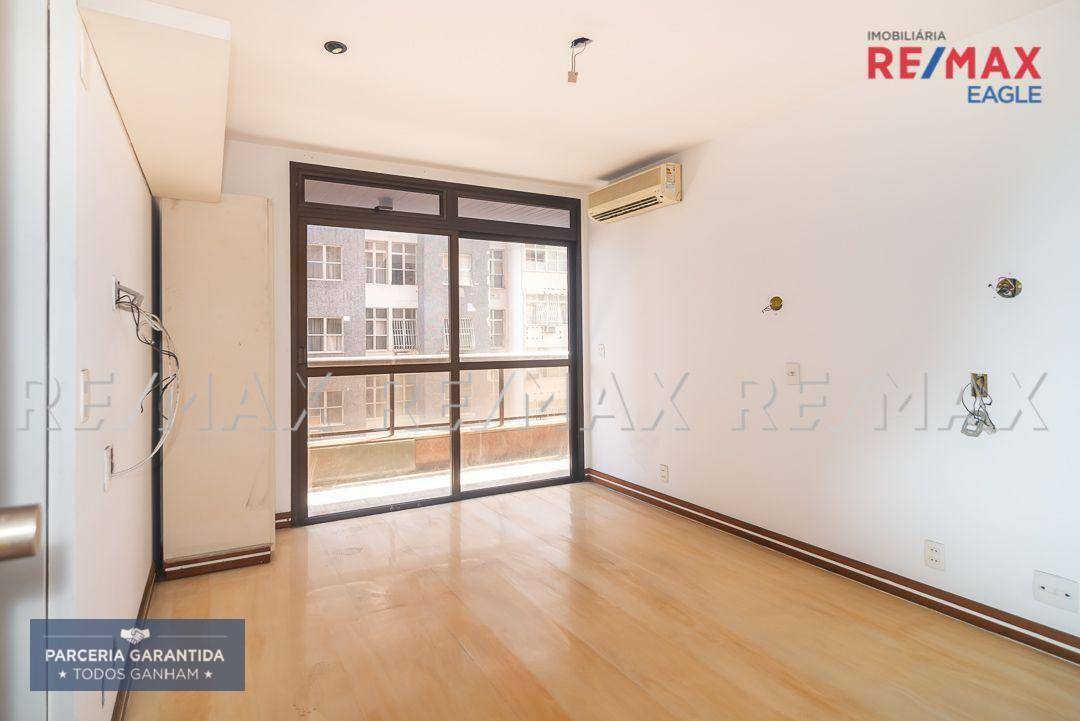 Apartamento à venda com 4 quartos, 480m² - Foto 17