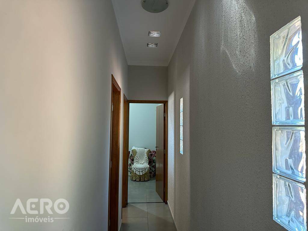 Casa à venda com 2 quartos, 180m² - Foto 2