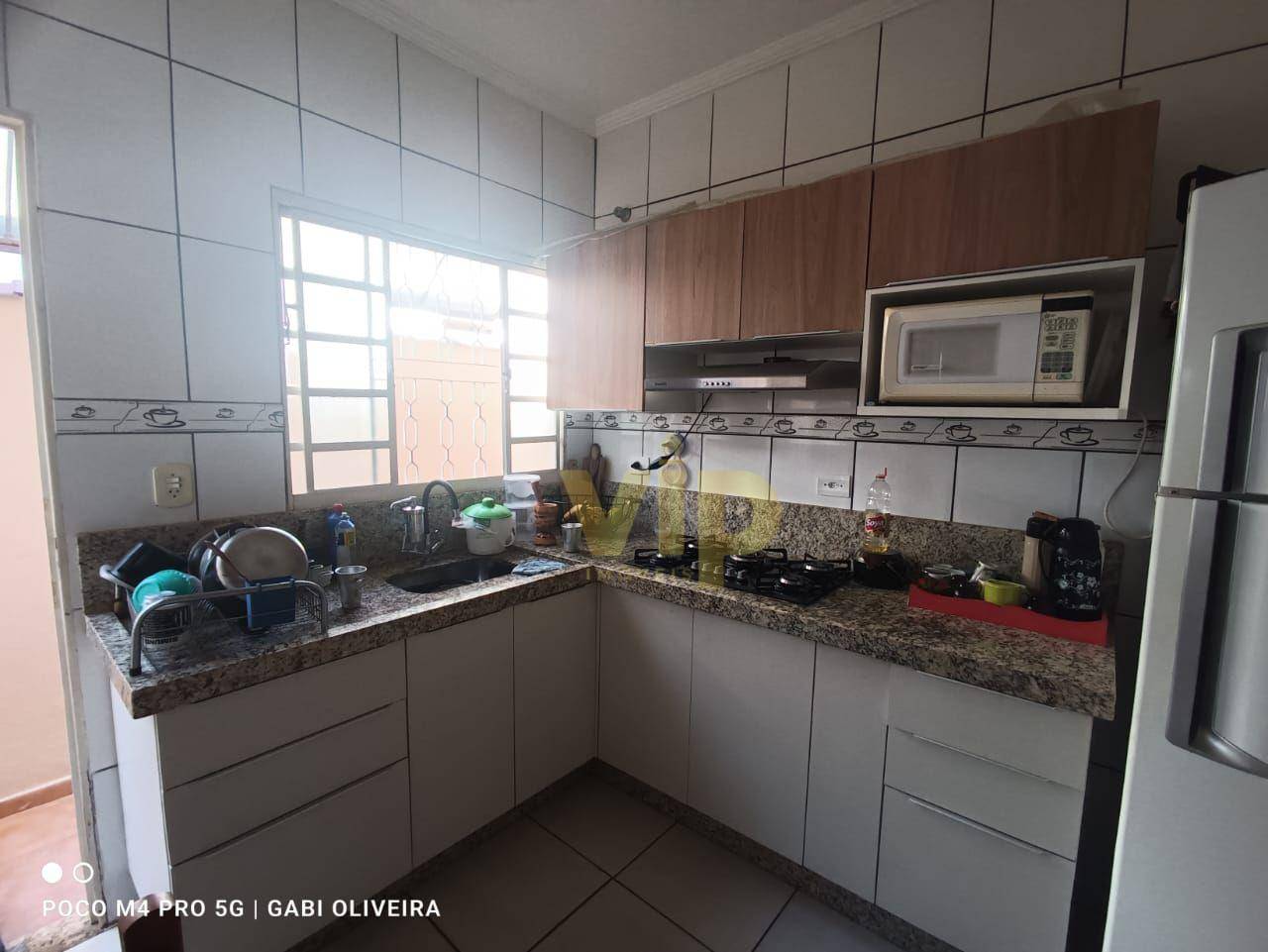 Casa à venda com 3 quartos, 100m² - Foto 2