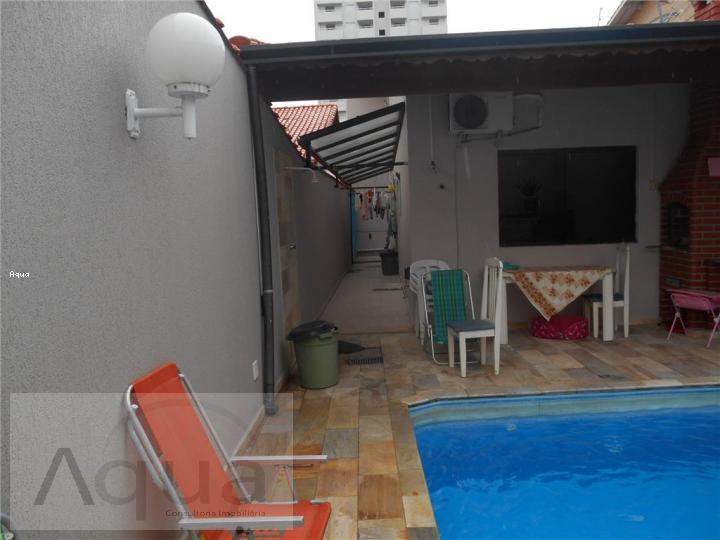 Casa à venda com 3 quartos, 211m² - Foto 2