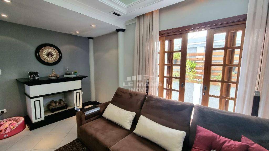 Casa à venda com 3 quartos, 237m² - Foto 3