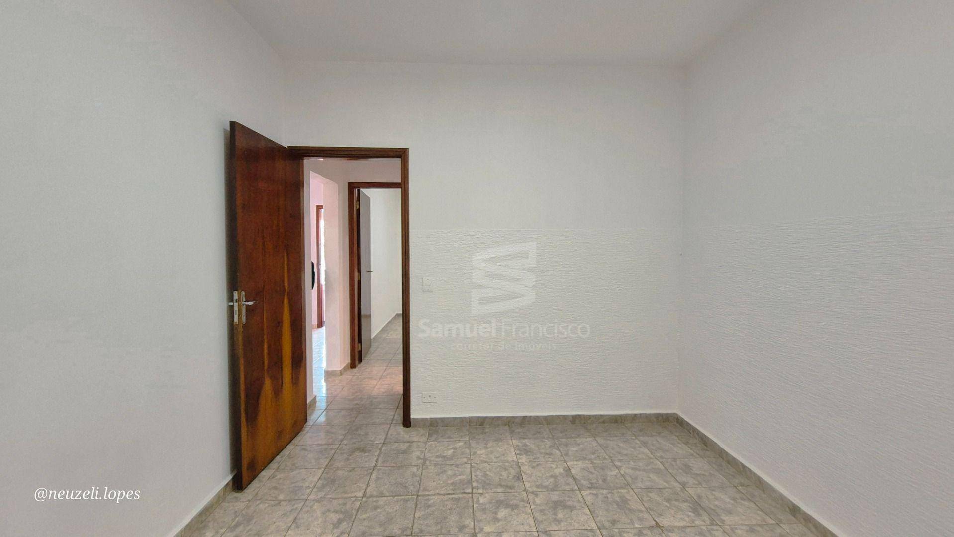 Casa à venda com 2 quartos, 70m² - Foto 4