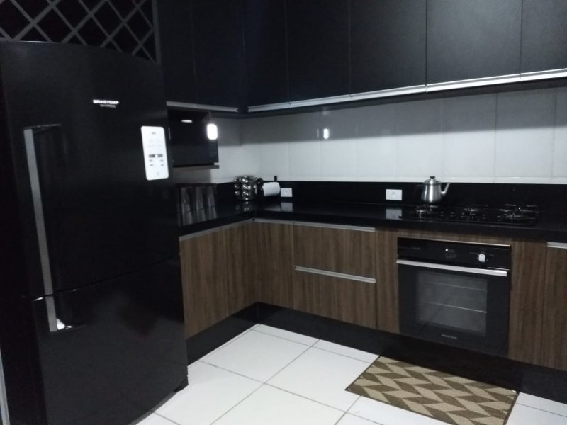 Sobrado à venda com 3 quartos, 134m² - Foto 1