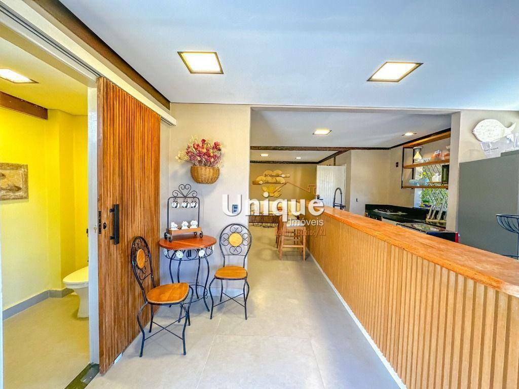 Casa à venda com 6 quartos, 240m² - Foto 37