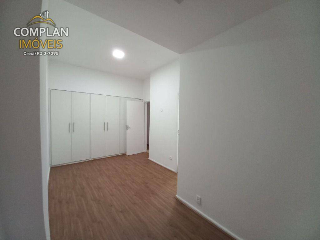 Apartamento à venda com 3 quartos, 123m² - Foto 9