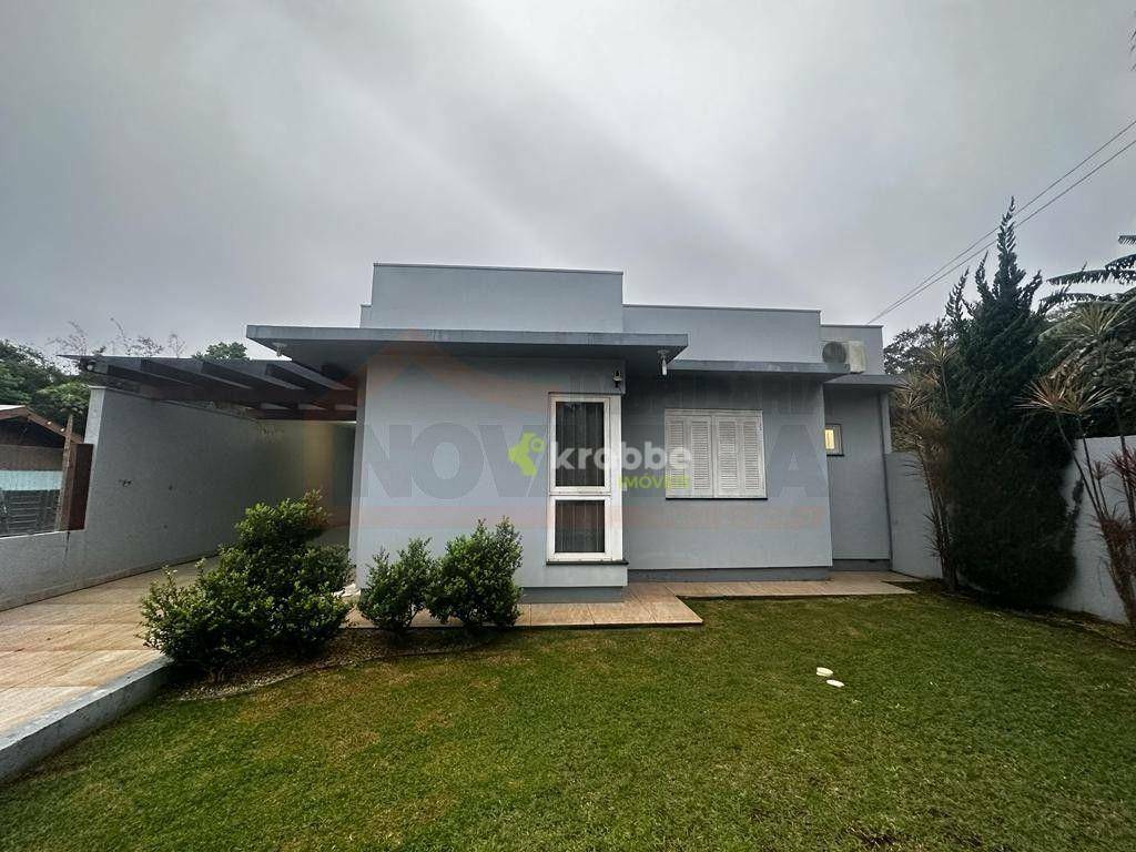 Casa à venda com 2 quartos, 100m² - Foto 1