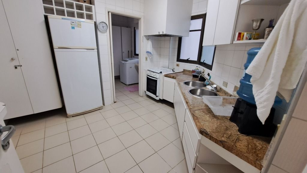 Apartamento à venda com 3 quartos, 160m² - Foto 19