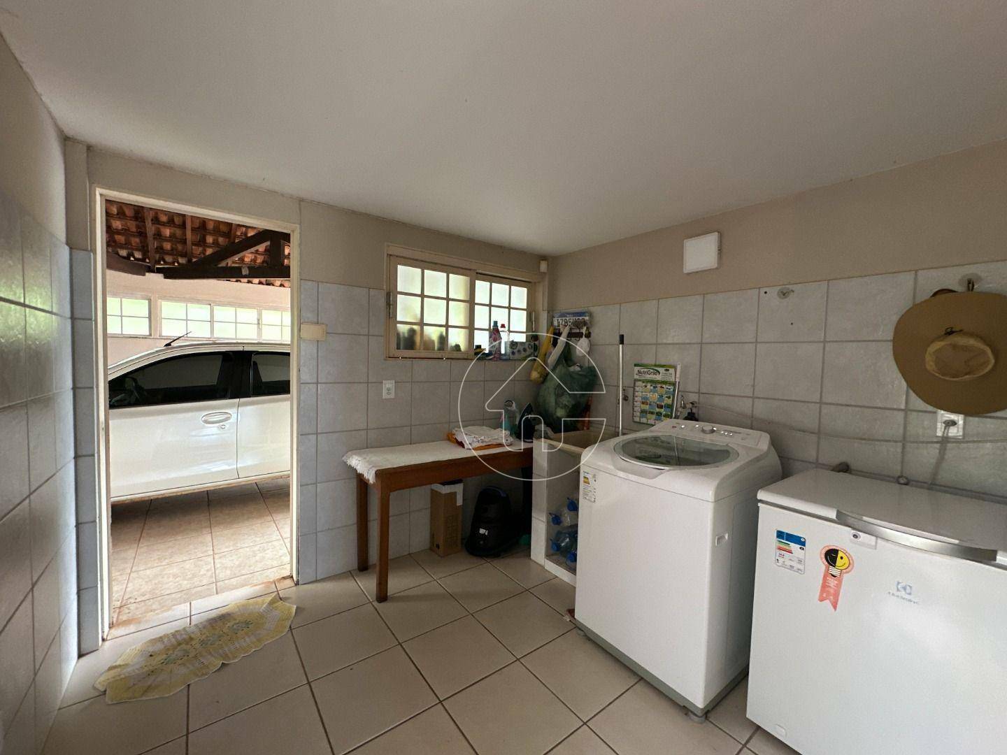 Casa à venda com 4 quartos, 350m² - Foto 14