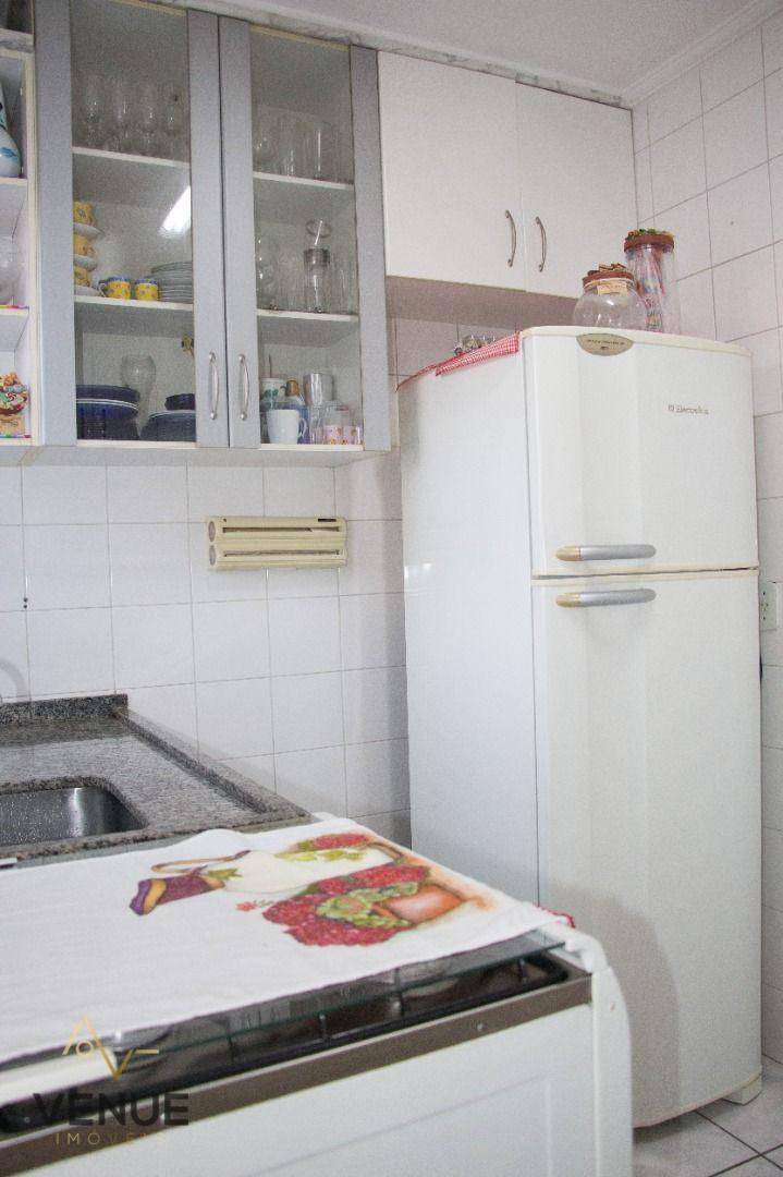 Apartamento à venda com 2 quartos, 60m² - Foto 14