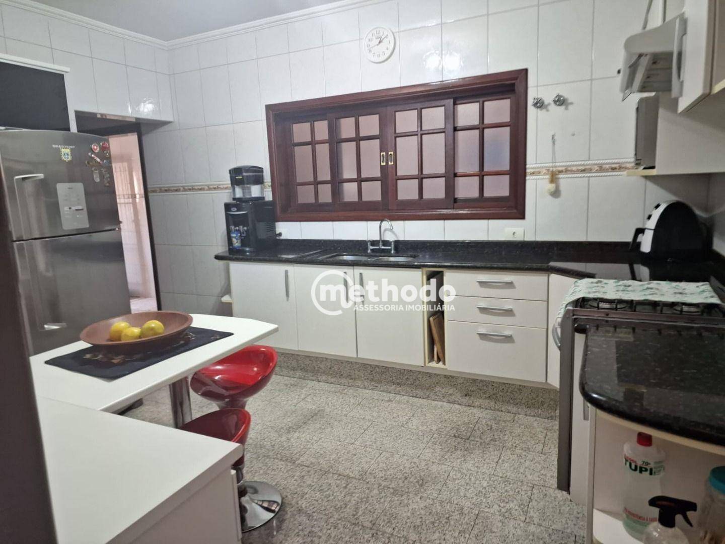 Casa à venda com 4 quartos, 330m² - Foto 26