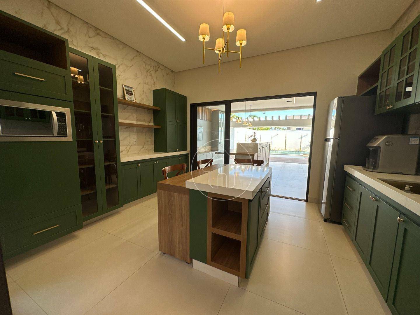 Casa à venda com 3 quartos, 254m² - Foto 2