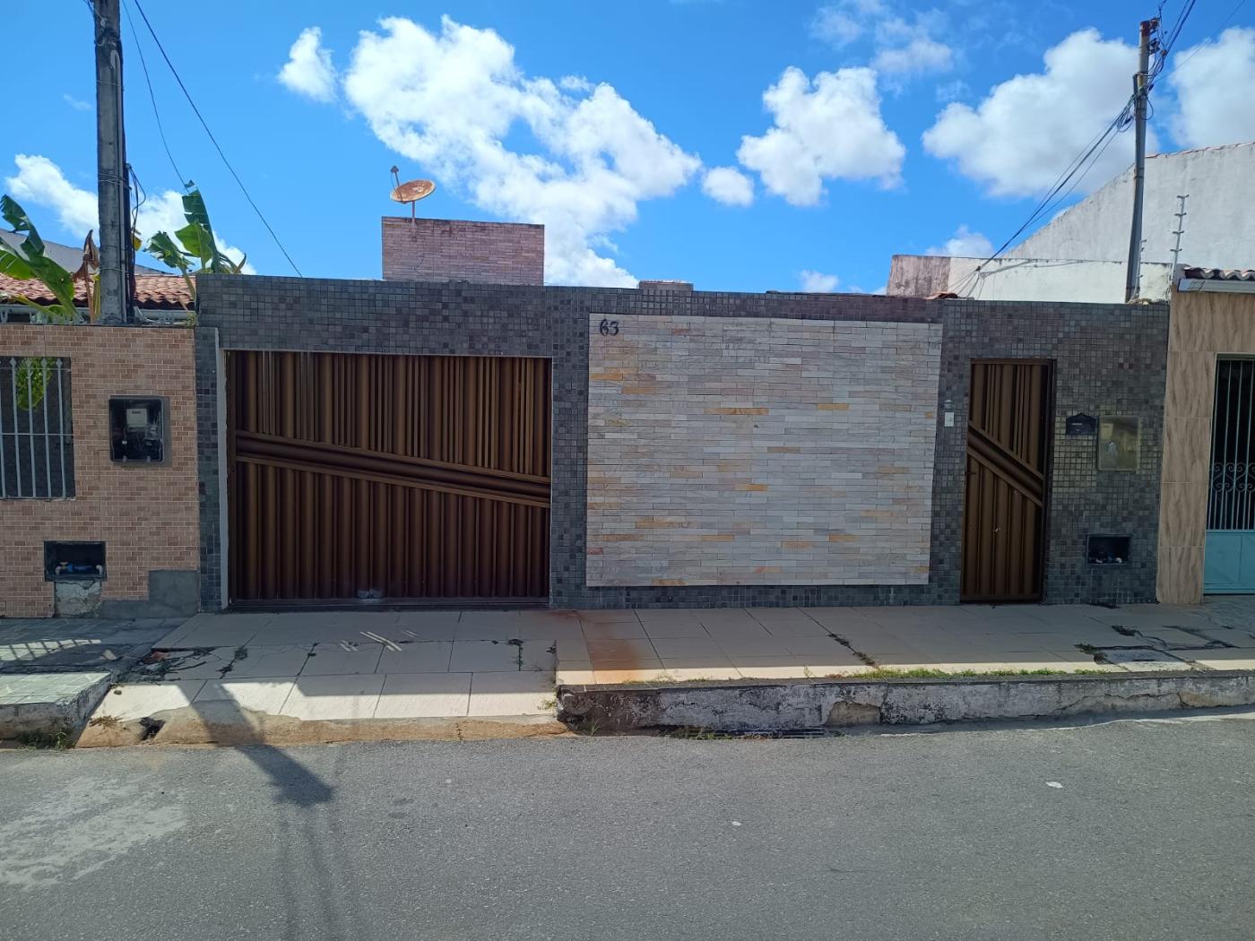 Casa para alugar com 4 quartos, 200m² - Foto 2