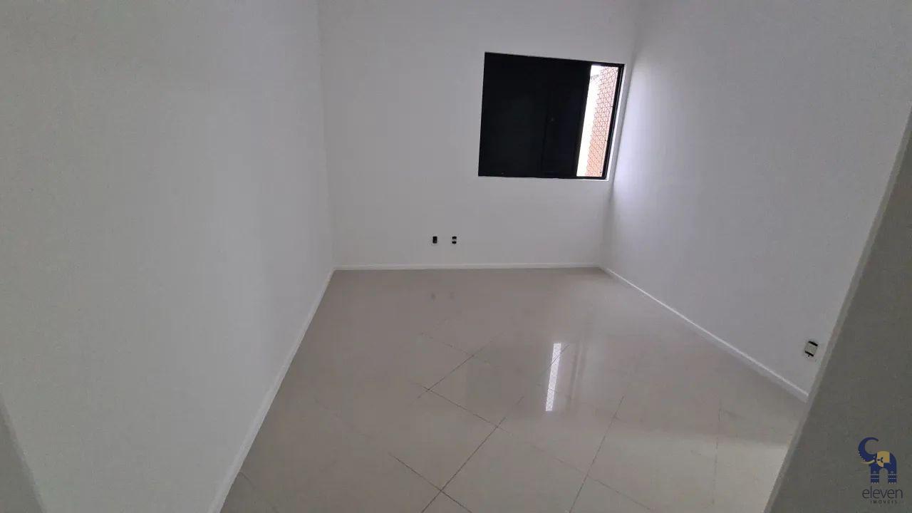 Apartamento à venda com 3 quartos, 77m² - Foto 2