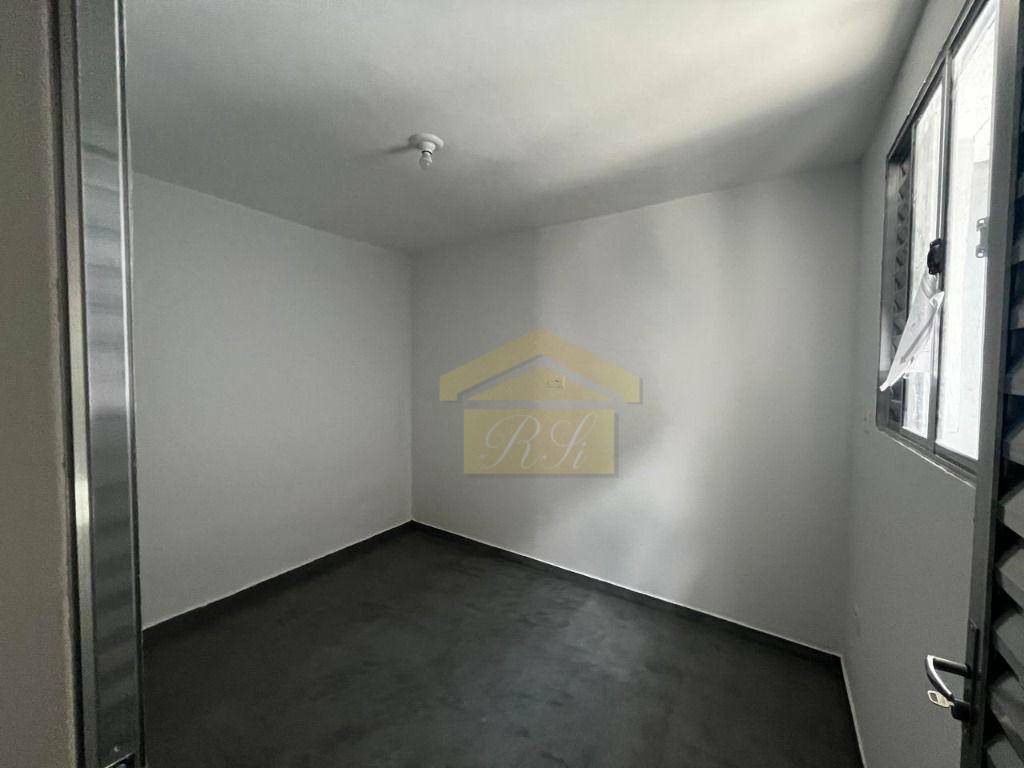 Casa para alugar com 2 quartos, 40m² - Foto 4