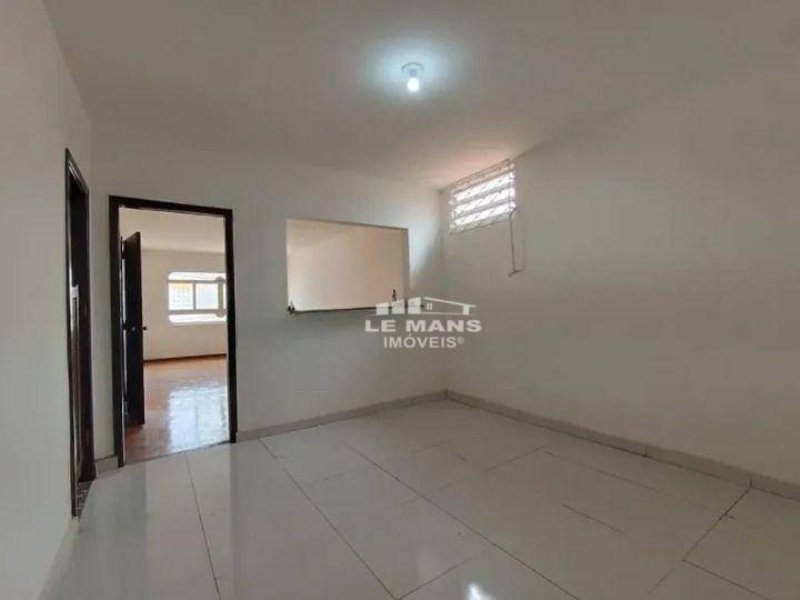 Casa para alugar com 3 quartos, 190m² - Foto 1
