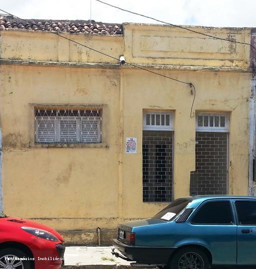 Casa à venda com 4 quartos, 300m² - Foto 1