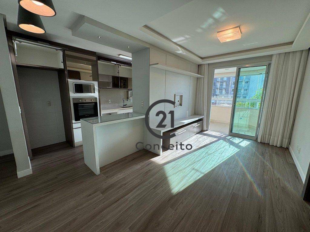Apartamento à venda com 3 quartos, 96m² - Foto 2