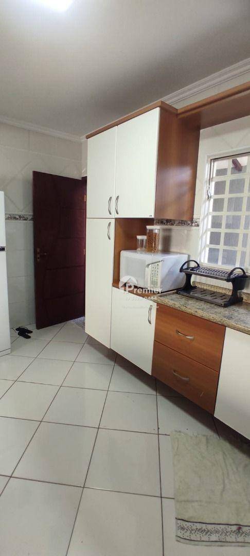 Casa para alugar com 3 quartos, 168m² - Foto 10