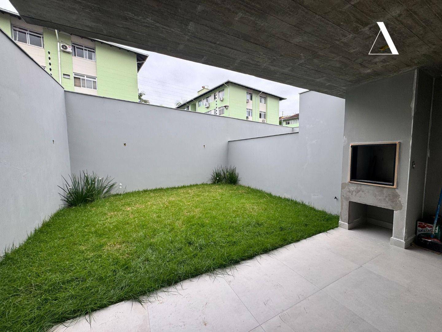 Casa à venda com 3 quartos, 195m² - Foto 2