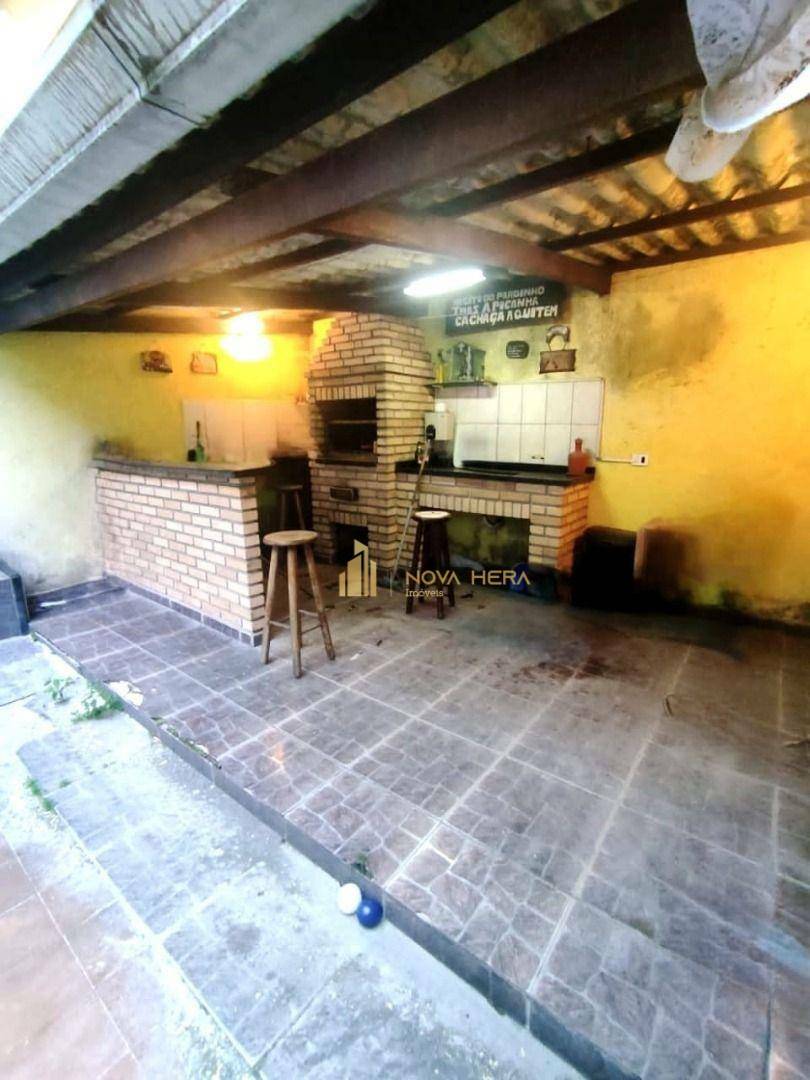 Casa à venda com 3 quartos, 150m² - Foto 1