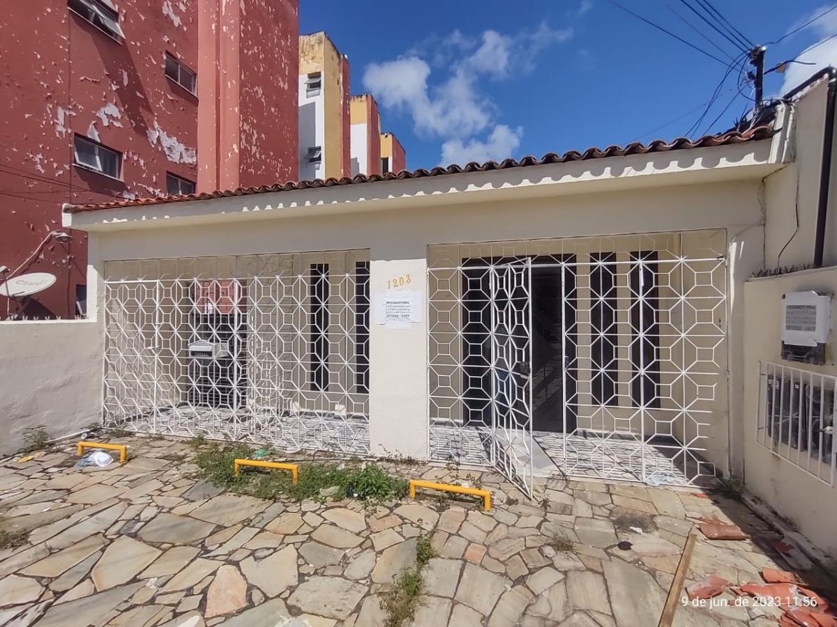 Casa para alugar com 4 quartos, 247m² - Foto 1