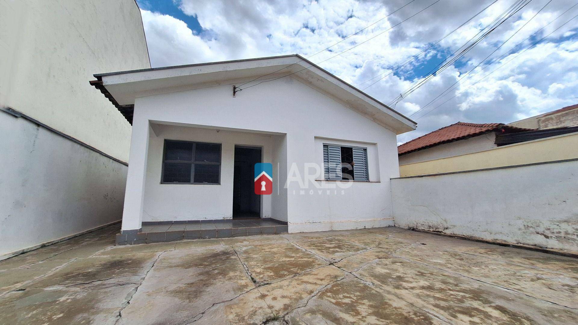 Casa à venda com 3 quartos, 157m² - Foto 1