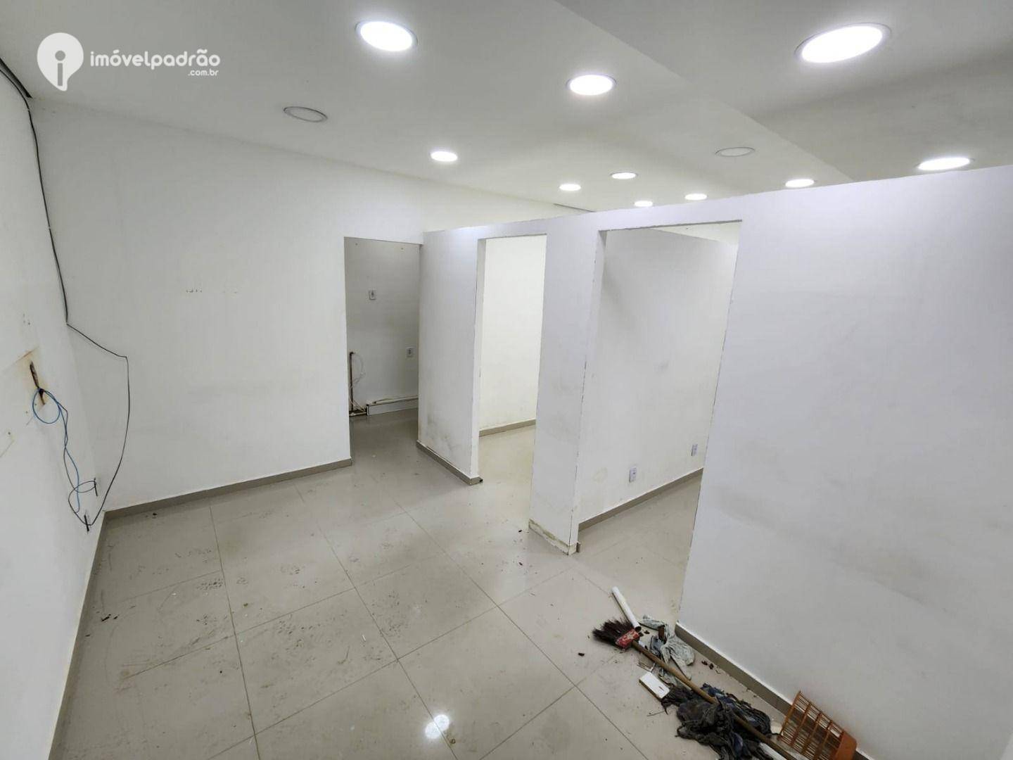 Prédio Inteiro para alugar, 300m² - Foto 9