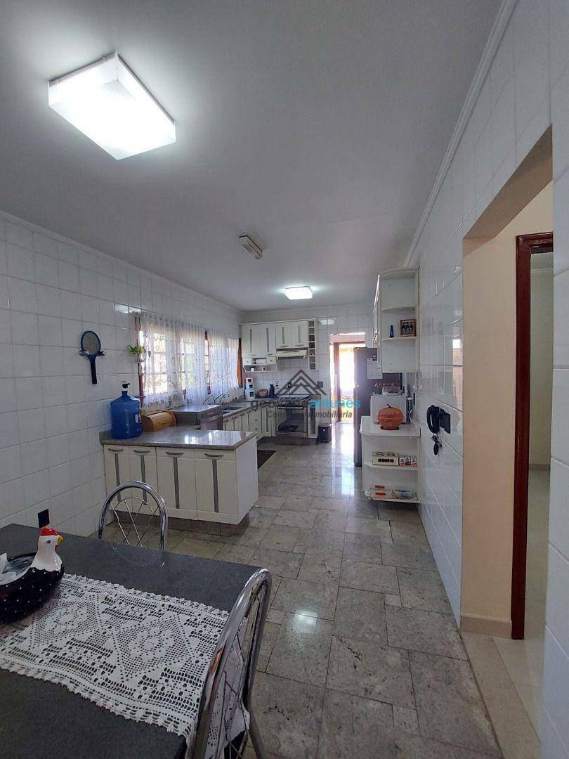 Casa de Condomínio para alugar com 5 quartos, 438m² - Foto 25